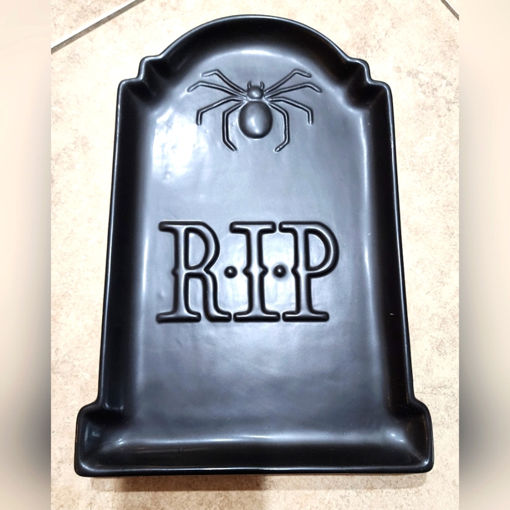Jack O' Lantern Lane Black Ceramic Spider Tombstone Platter 7.5" x 11".